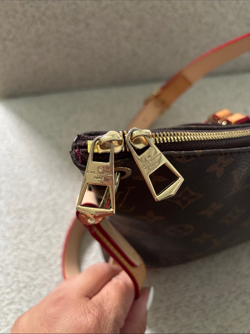 *FASHION* Brown Monogram Shoulder Bag with Tan Leather Trim - Picture 10 of 17